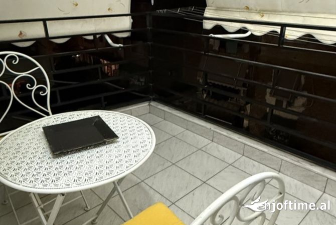 Shtepi me qera Apartament ne Tirane, 2+1, Mobilimi E mobiluar, Pagesa 700  Euro.