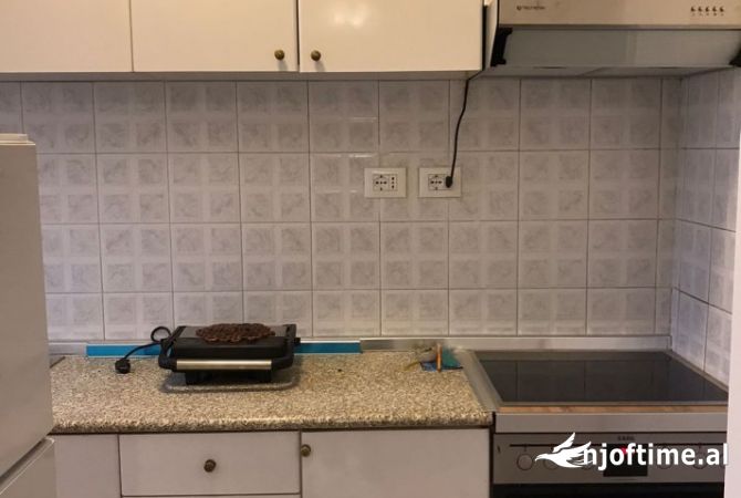 Shtepi me qera Apartament ne Tirane, 3+1, Mobilimi E mobiluar, Pagesa 53,000  Leke.