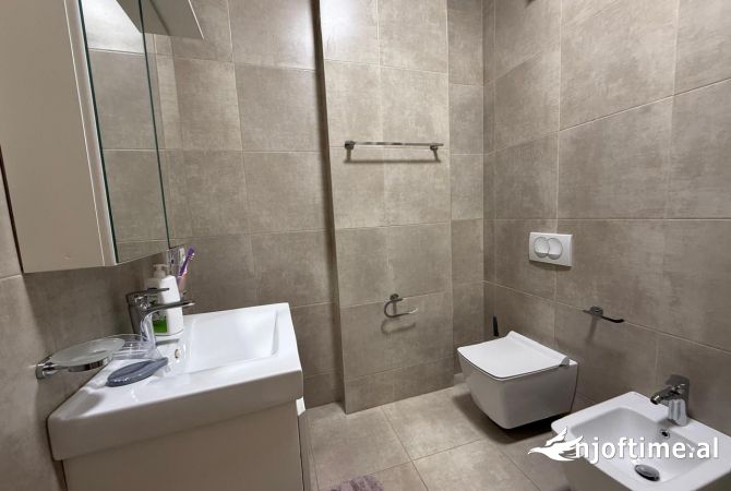Shtepi ne shitje Apartament ne Tirane, 2+1, Mobilimi E mobiluar, Pagesa 209,000  Euro.