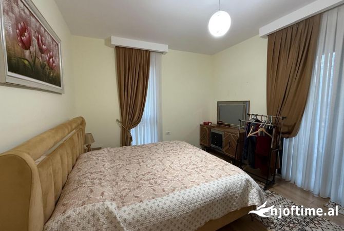 Shtepi ne shitje Apartament ne Tirane, 2+1, Mobilimi E mobiluar, Pagesa 209,000  Euro.