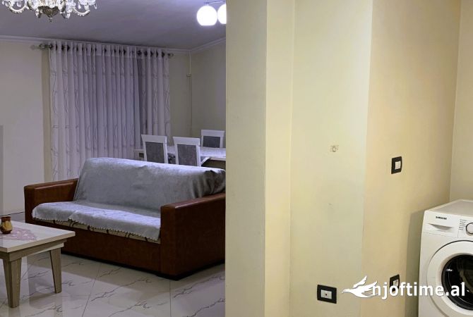 Shtepi me qera Shtepi Private ne Tirane, 1+1, Mobilimi E mobiluar, Pagesa 45,000  Leke.