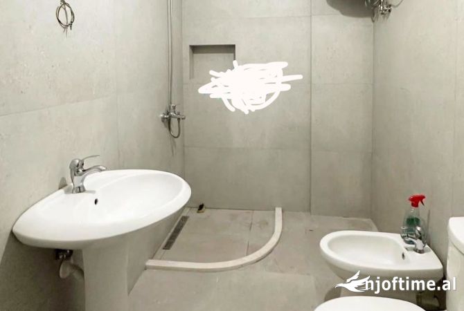 Shtepi me qera Apartament ne Tirane, 2+1, Mobilimi E mobiluar, Pagesa 45,000  Leke.