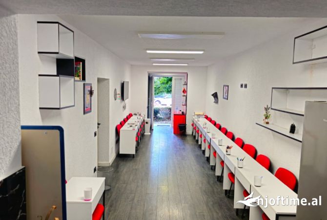 Ambient biznesi me qera 3+1 ne Tirane - 70,000 Leke