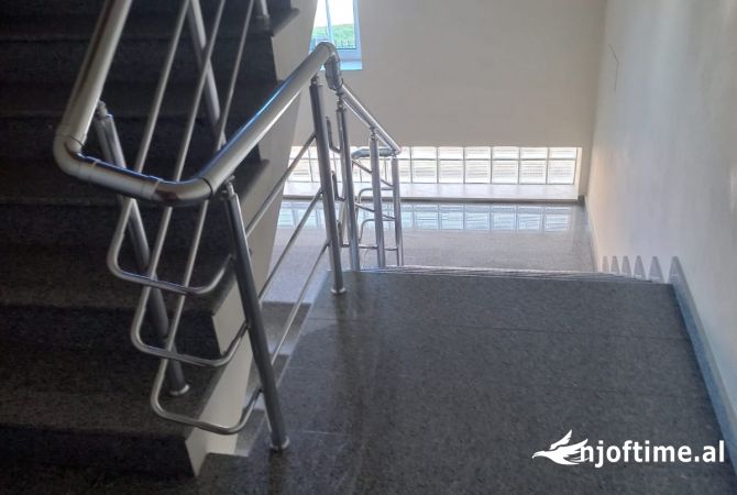 Shtepi me qera Shtepi Private ne Tirane, 2+1, Mobilimi E mobiluar, Pagesa 50,000  Leke.