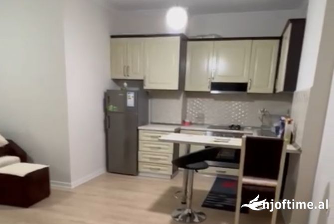 Shtepi me qera Apartament ne Tirane, 1+1, Mobilimi E mobiluar, Pagesa 550  Euro.