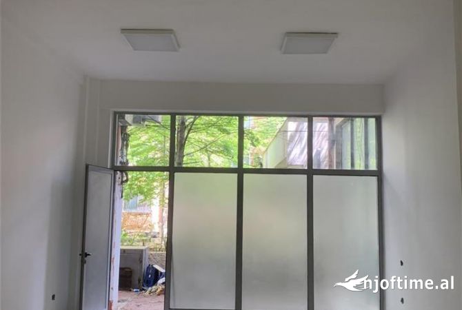 Ambient biznesi ne shitje 1+1 ne Tirane - 185,000 Euro