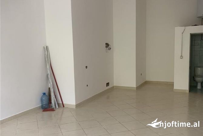 Shitet dyqan ne rrugen Islam Alla , myslym shyr