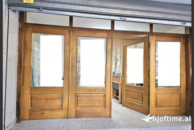 Shitet ambjent 98 m2 ne rr Dritan Hoxha, Laprake 