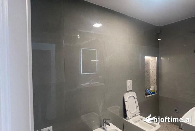 Ambient biznesi me qera 3+1 ne Tirane - 1,000 Euro