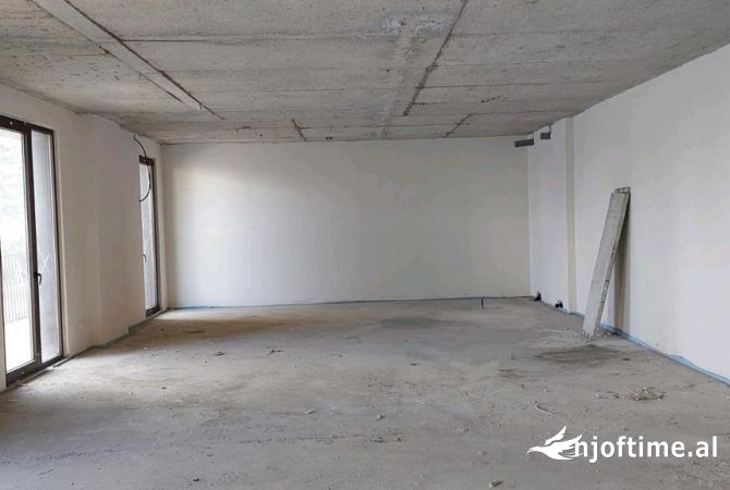 Ambient biznesi me qera 3+1 ne Tirane - 2,000 Euro