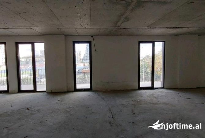 Ambient biznesi me qera 3+1 ne Tirane - 2,000 Euro