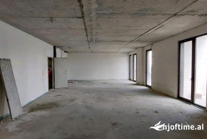 Ambient biznesi me qera 3+1 ne Tirane - 2,000 Euro