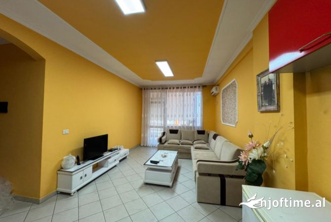 Shtepi me qera 2+1 ne Tirane - 750 Euro