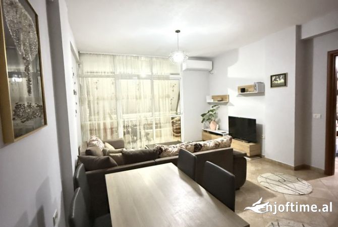 Shtepi me qera Apartament ne Tirane, 1+1, Mobilimi E mobiluar, Pagesa 450  Euro.