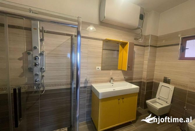 Shtepi me qera Shtepi Private ne Tirane, 5+1, Mobilimi E mobiluar, Pagesa 1,350  Euro.