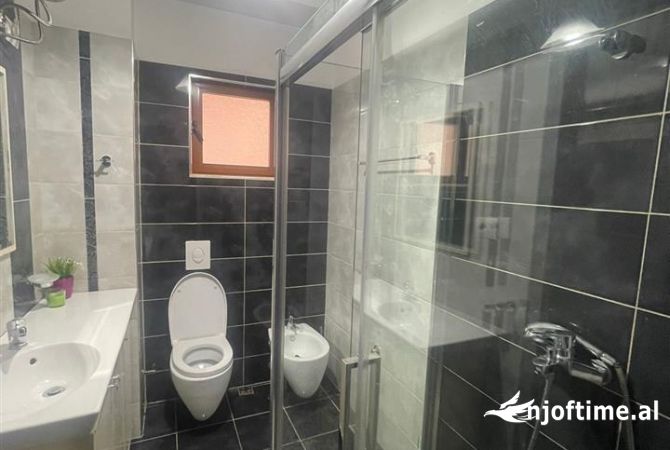 Shtepi me qera Shtepi Private ne Tirane, 5+1, Mobilimi E mobiluar, Pagesa 1,350  Euro.