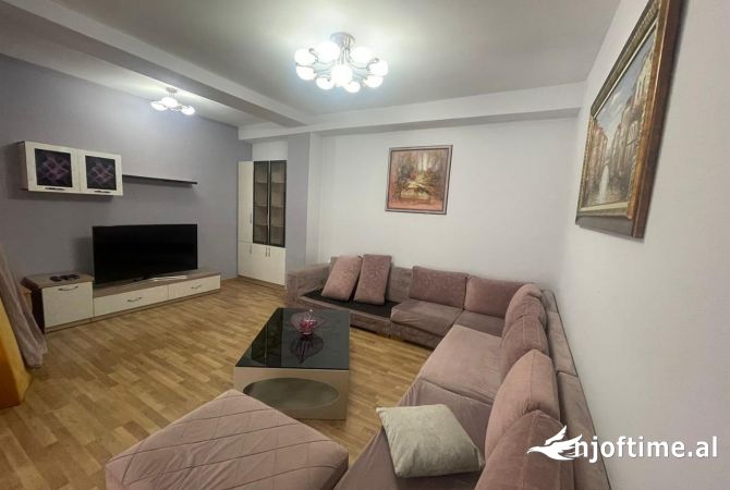 Shtepi me qera 5+1 ne Tirane - 1,350 Euro