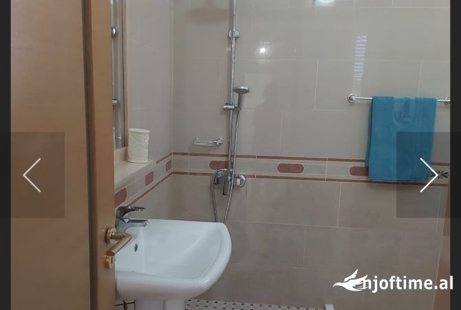 Shtepi ne shitje Penthose(kati i fundit panoramik) ne Vlore, 2+1, Mobilimi E mobiluar, Pagesa 260,000  Euro.