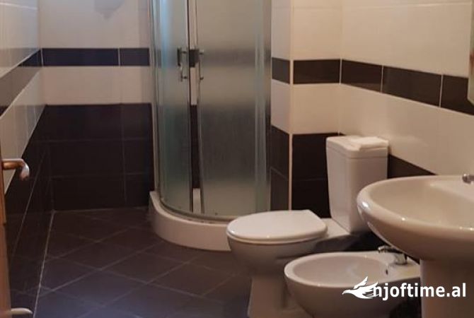 Shtepi ne shitje Apartament ne Tirane, 1+1, Mobilimi Bosh, pa mobiluar, Pagesa 82,500  Euro.