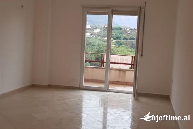 Shtepi ne shitje Apartament ne Tirane, 1+1, Mobilimi Bosh, pa mobiluar, Pagesa 82,500  Euro.