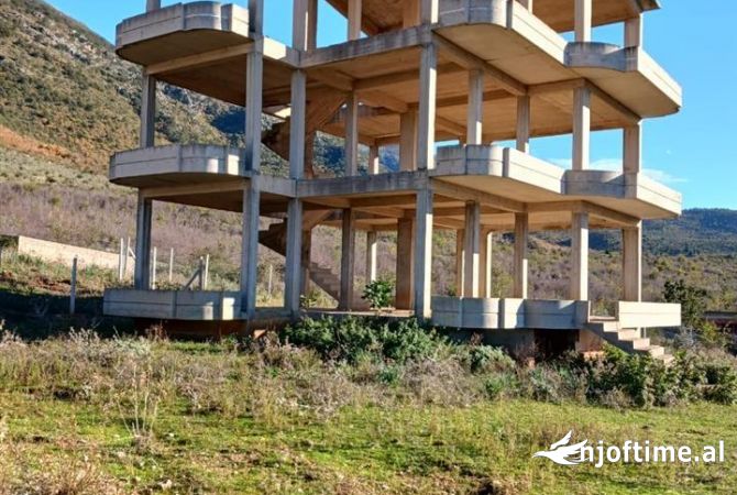 Shtepi ne shitje 7+1 ne Vlore - 230,000 Euro