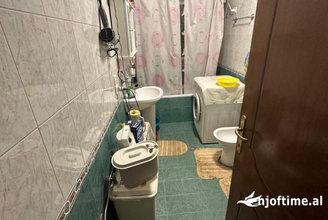 Shtepi ne shitje Apartament ne Tirane, 2+1, Mobilimi E mobiluar, Pagesa 260,000  Euro.