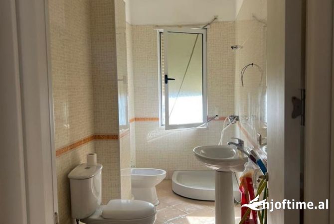 Shtepi me qera Apartament ne Tirane, 2+1, Mobilimi E mobiluar, Pagesa 30,000  Leke.