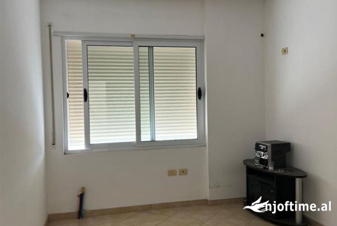 Shtepi me qera Apartament ne Tirane, 2+1, Mobilimi E mobiluar, Pagesa 30,000  Leke.