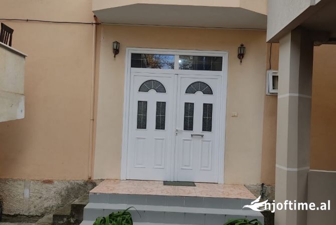 Shtepi me qera Shtepi Private ne Tirane, 2+1, Mobilimi E mobiluar, Pagesa 38,000  Leke.