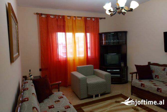 Shtepi ne shitje Apartament ne Tirane, 2+1, Mobilimi E mobiluar, Pagesa 128,000  Euro.