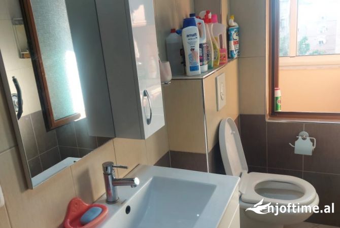 Shtepi ne shitje Apartament ne Tirane, 2+1, Mobilimi E mobiluar, Pagesa 128,000  Euro.