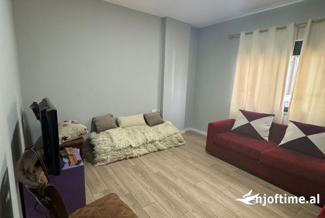Shtepi me qera Apartament ne Tirane, 2+1, Mobilimi E mobiluar, Pagesa 500  Euro.