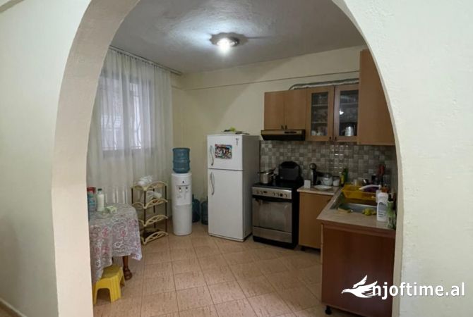 Shtepi ne shitje Apartament ne Tirane, 2+1, Mobilimi E mobiluar, Pagesa 163,800  Euro.