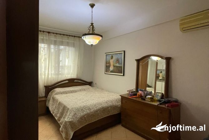 Shtepi ne shitje Apartament ne Tirane, 2+1, Mobilimi E mobiluar, Pagesa 163,800  Euro.