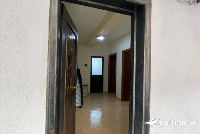 Shtepi ne shitje Apartament ne Tirane, 2+1, Mobilimi E mobiluar, Pagesa 163,800  Euro.