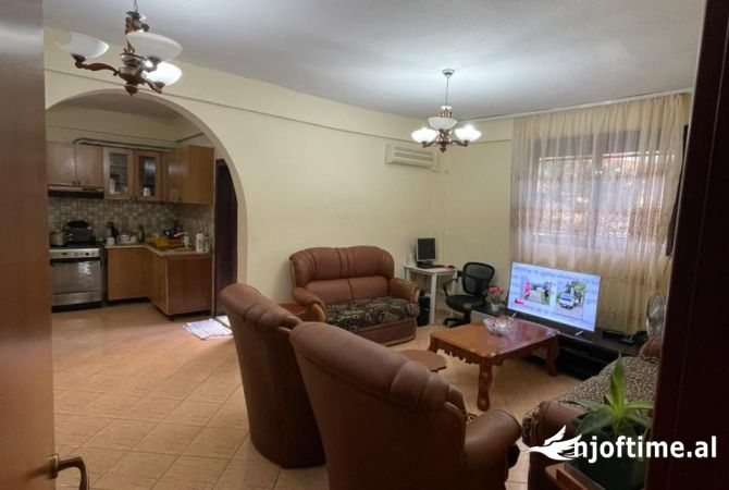 Shtepi ne shitje Apartament ne Tirane, 2+1, Mobilimi E mobiluar, Pagesa 163,800  Euro.