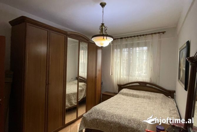 Shtepi ne shitje Apartament ne Tirane, 2+1, Mobilimi E mobiluar, Pagesa 163,800  Euro.
