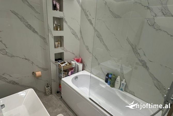 Shtepi ne shitje Apartament ne Tirane, 2+1, Mobilimi E mobiluar, Pagesa 185,000  Euro.