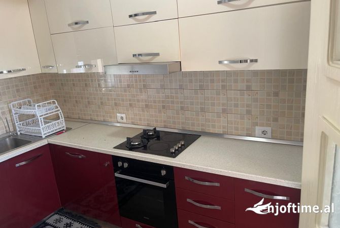 Shtepi me qera Shtepi Private ne Tirane, 7+1, Mobilimi E mobiluar, Pagesa 5,500  Euro.