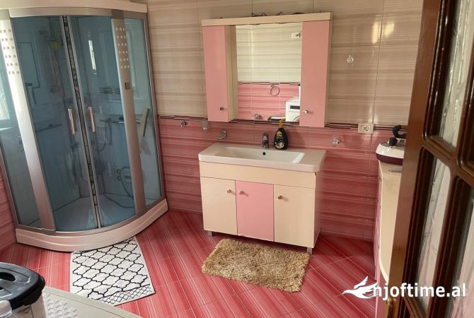 Shtepi me qera Shtepi Private ne Tirane, 7+1, Mobilimi E mobiluar, Pagesa 5,500  Euro.