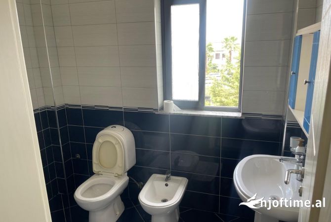 Shtepi me qera Shtepi Private ne Tirane, 7+1, Mobilimi E mobiluar, Pagesa 5,500  Euro.