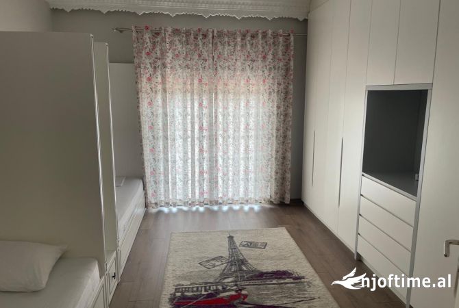 Shtepi me qera Shtepi Private ne Tirane, 7+1, Mobilimi E mobiluar, Pagesa 5,500  Euro.