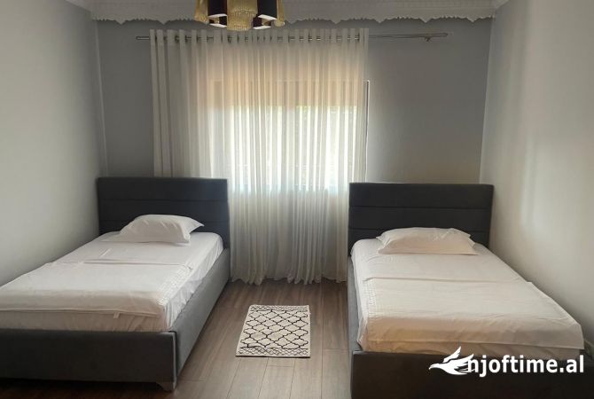 Shtepi me qera Shtepi Private ne Tirane, 7+1, Mobilimi E mobiluar, Pagesa 5,500  Euro.