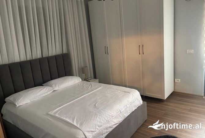 Shtepi ne shitje Shtepi Private ne Tirane, 7+1, Mobilimi E mobiluar, Pagesa 1,380,000  Euro.