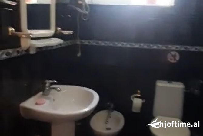 Shtepi me qera 1+1 ne Tirane - 40,000 Leke
