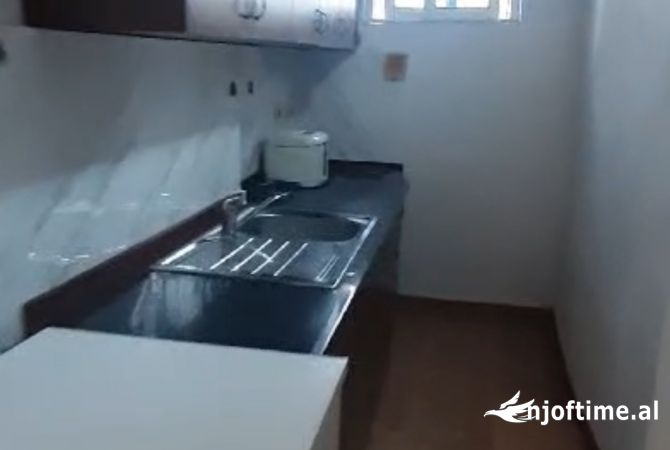 Shtepi me qera 1+1 ne Tirane - 40,000 Leke