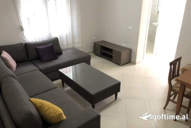 Shtepi me qera Shtepi Private ne Tirane, 1+1, Mobilimi E mobiluar, Pagesa 35,000  Leke.