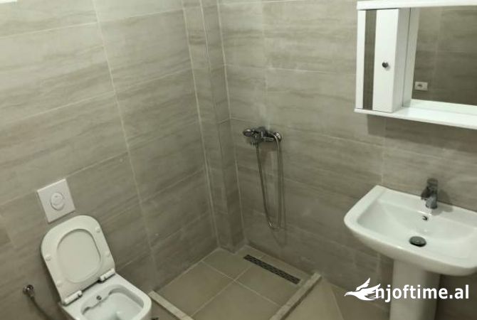 Shtepi me qera Shtepi Private ne Tirane, 1+1, Mobilimi E mobiluar, Pagesa 35,000  Leke.