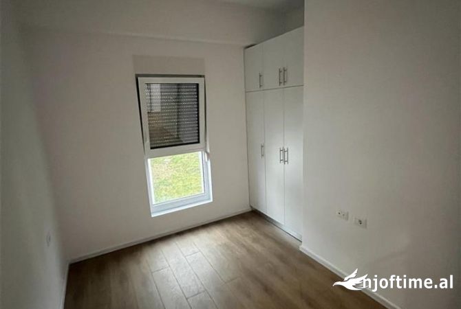 Shtepi me qera Apartament ne Tirane, 2+1, Mobilimi Pjeserisht e mobiluar, Pagesa 38,000  Leke.