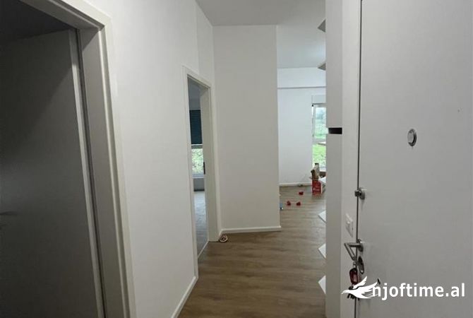 Shtepi me qera Apartament ne Tirane, 2+1, Mobilimi Pjeserisht e mobiluar, Pagesa 38,000  Leke.